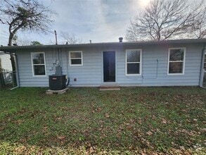 Building Photo - 904 Bales St