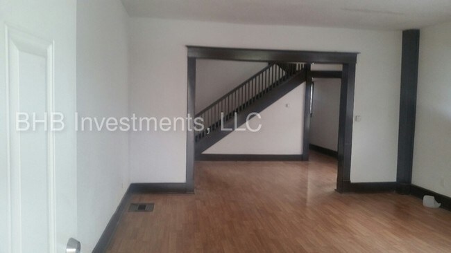 Foto del edificio - TWO BEDROOM WITH BONUS ROOM