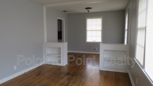 Foto del edificio - 4811 Sefa Cir N