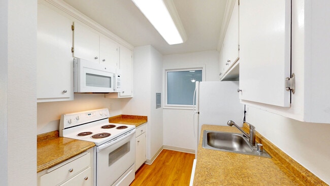 Building Photo - 521 Alameda del Prado