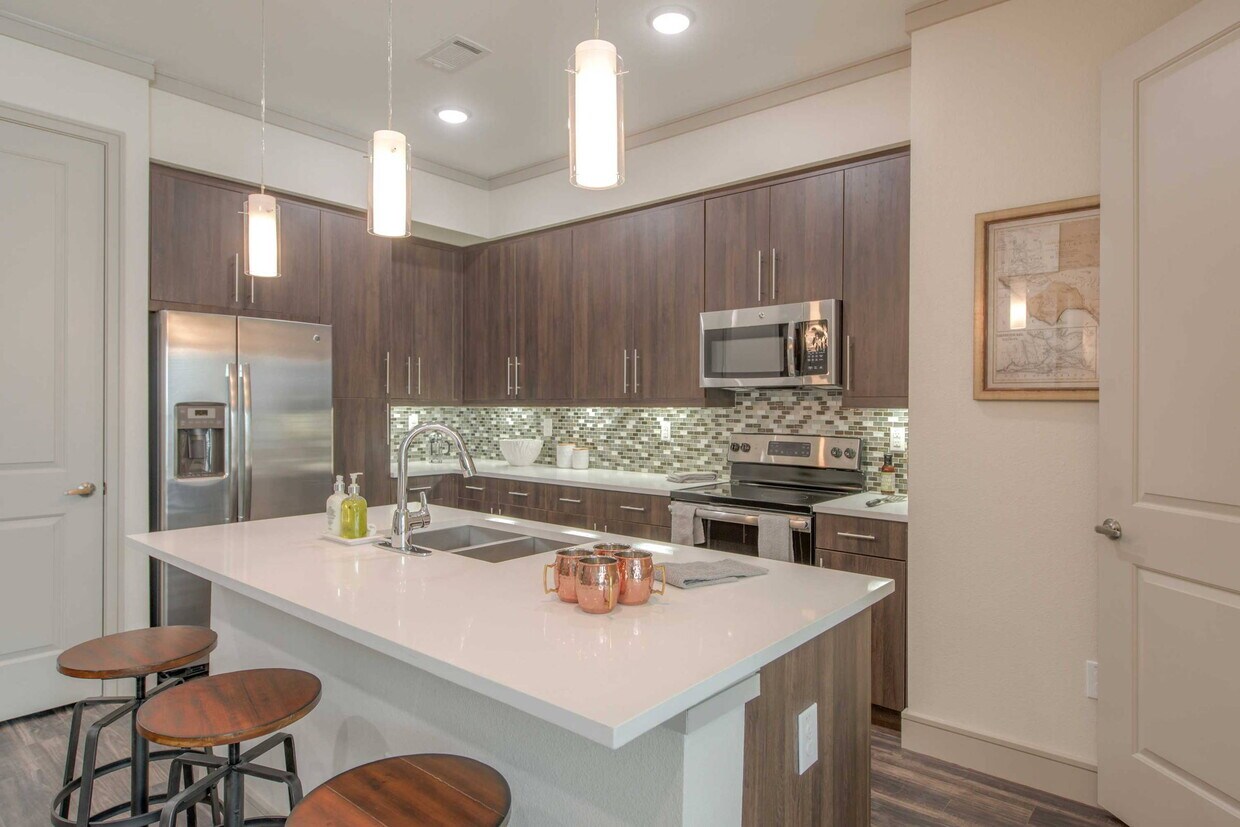 Foto principal - Downtown & $0 Deposits!