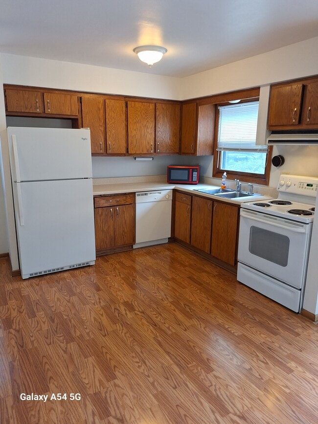 Kitchen - 6405 Milwaukee Ave