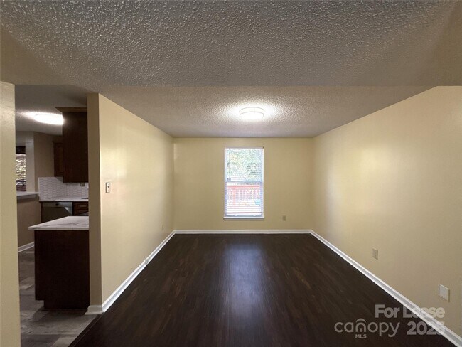 Building Photo - 2015 Bantry Ln