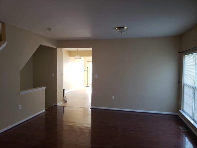 Another view of the eat-in kitchen with bump-out. - 124 Whitman Lane