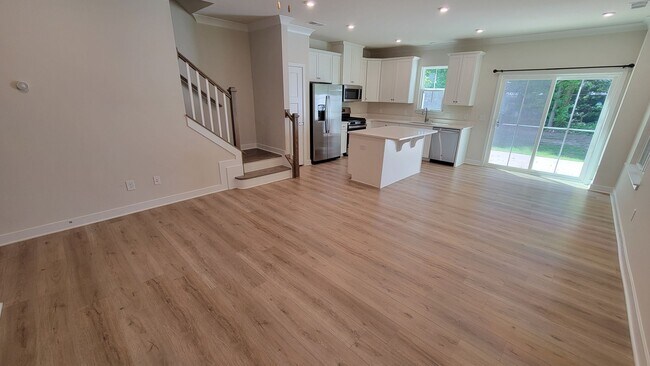 Building Photo - 3 Bed, 2.5 Townhome in Mauldin is Available