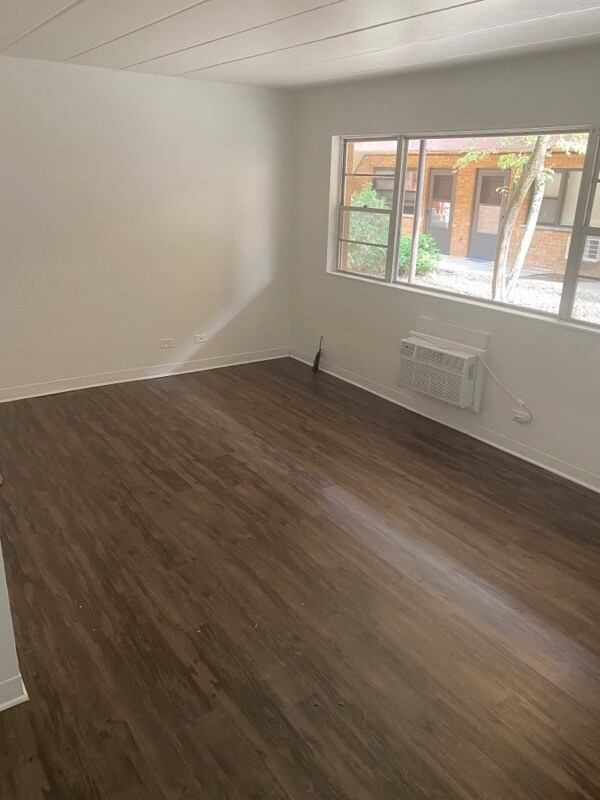Foto del edificio - 6951 Stanley Ave