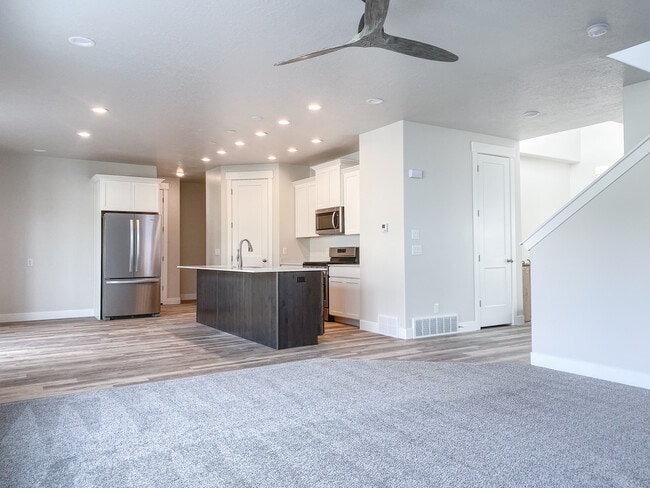 Building Photo - 959 S 650 W