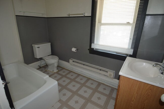 Building Photo - Darin Johnson Triplex