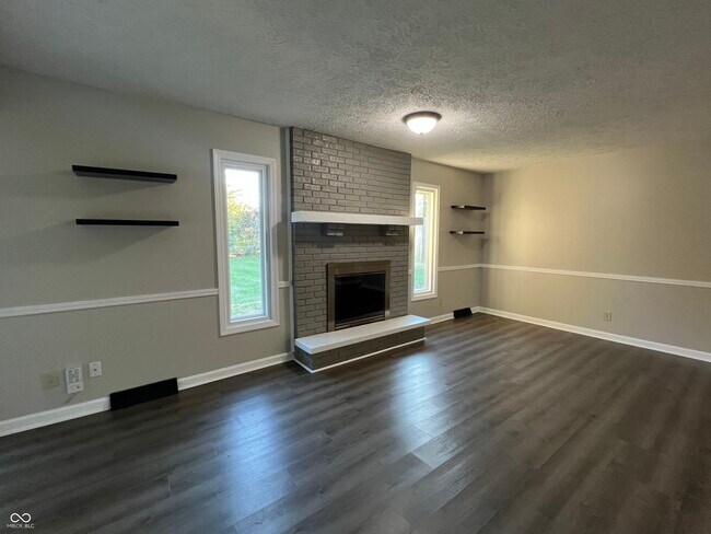 Foto del edificio - 4343 W Fairview Rd