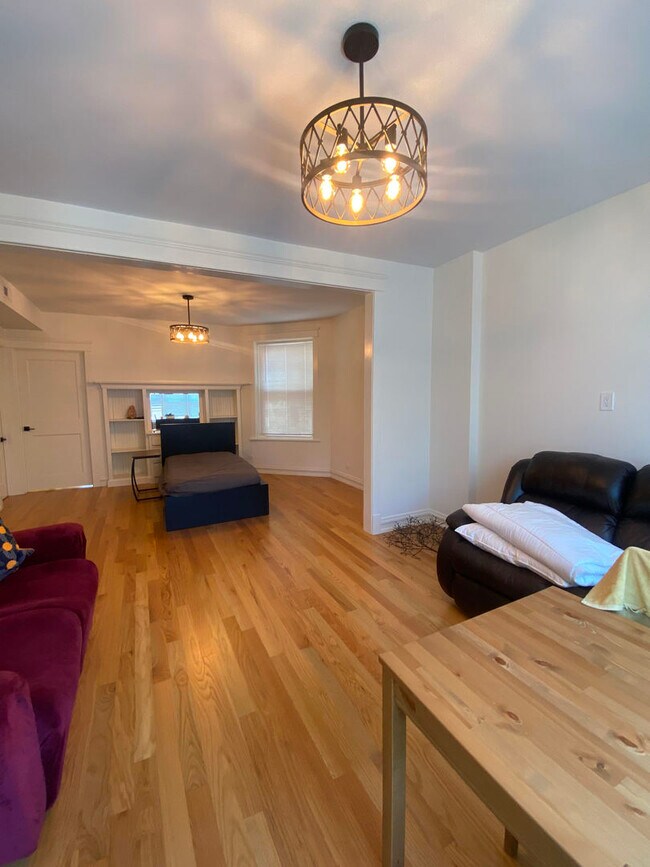 Building Photo - 3035 N Milwaukee Ave