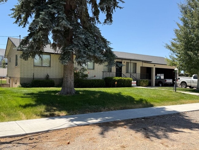 Building Photo - Beautifully Remodeled 3-Bedroom Home with Large Backyard, RV Parking & Modern Finishes in Santaqu...