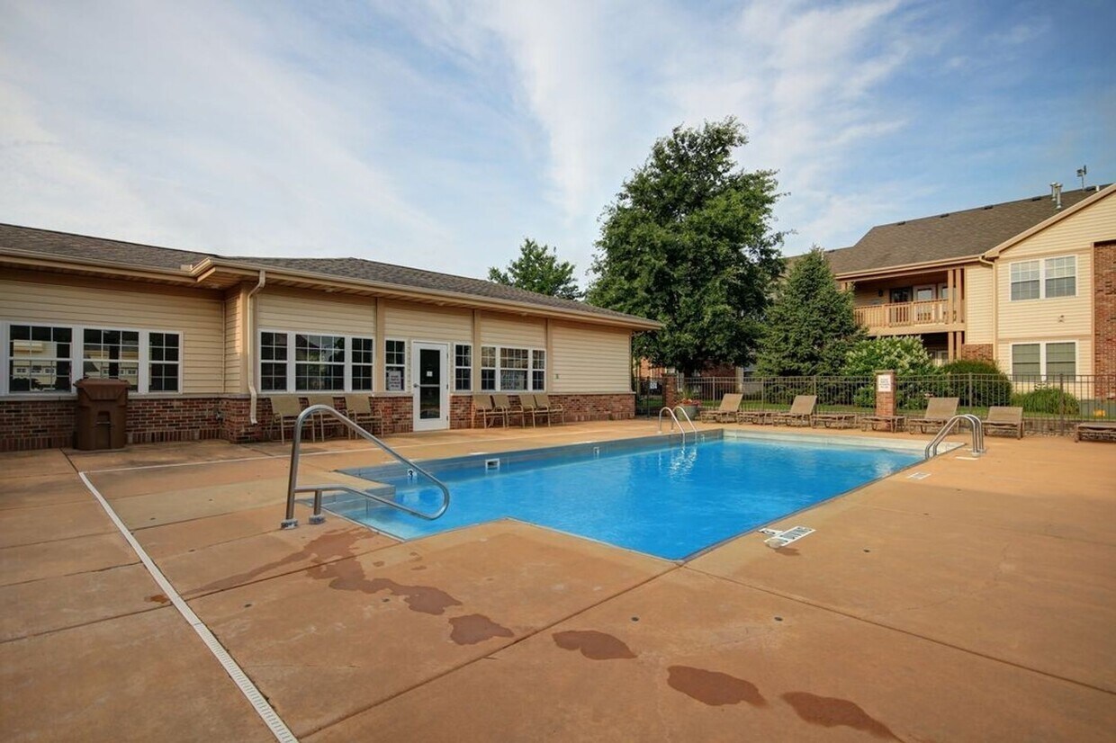 Building Photo - 2BR/2BA in Southwest Champaign