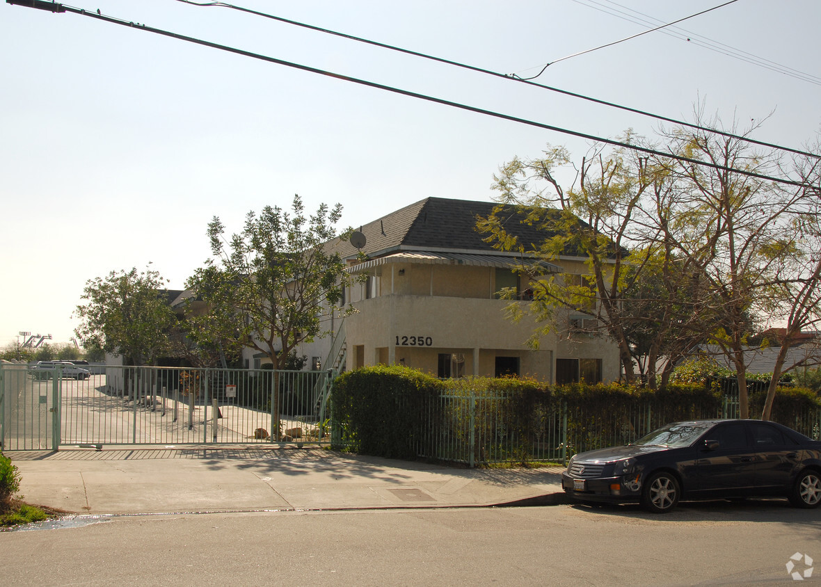 Building Photo - 12350 Osborne Pl