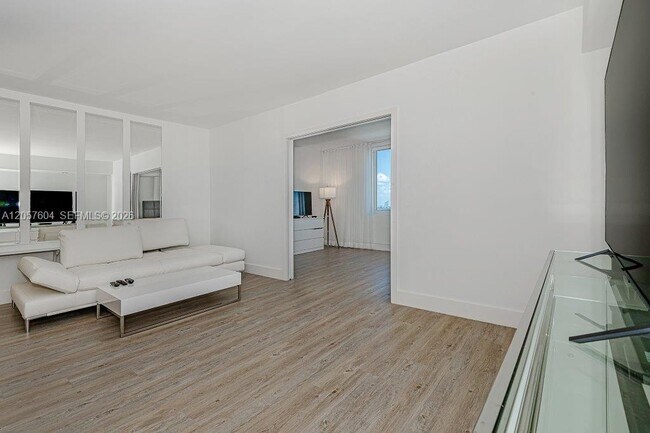 Building Photo - 2301 Collins Ave