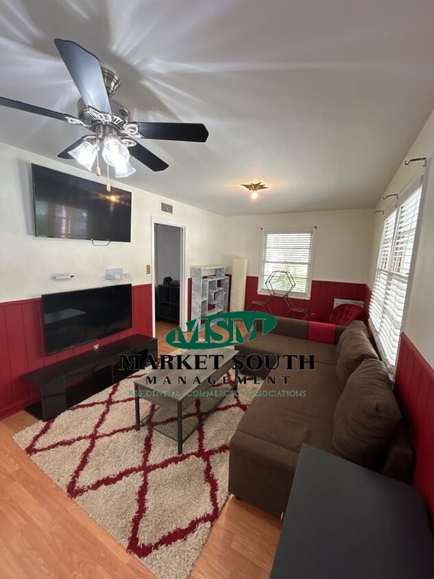 Foto principal - Fully Furnished Home in Windsor Forest