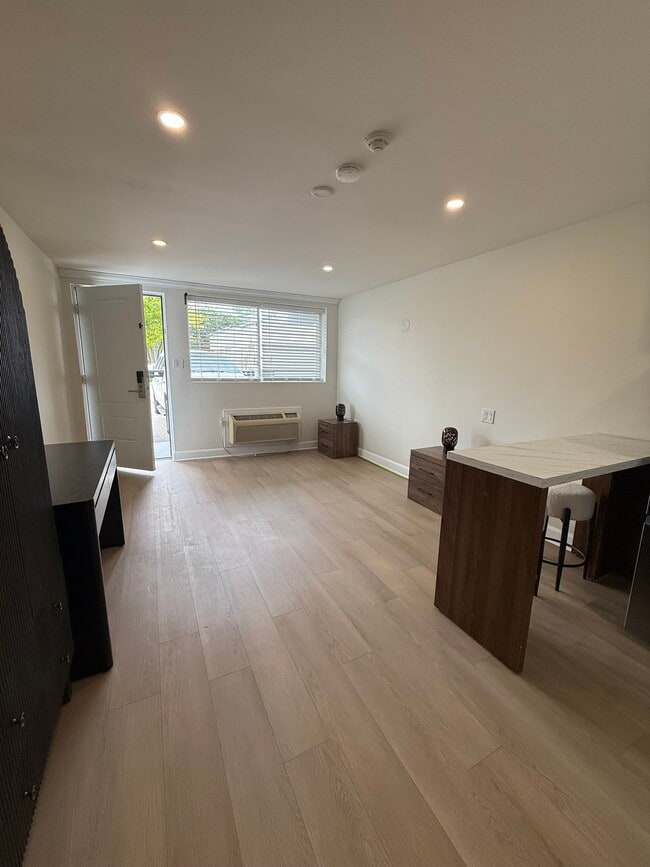 Building Photo - 7800 Lundy's Ln