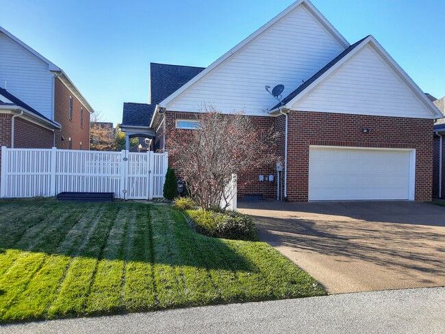 Building Photo - 1528 Victoria Green Blvd