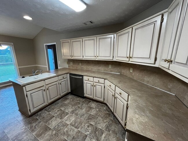 Building Photo - Blending Relaxation & Sophistication to Cr...
