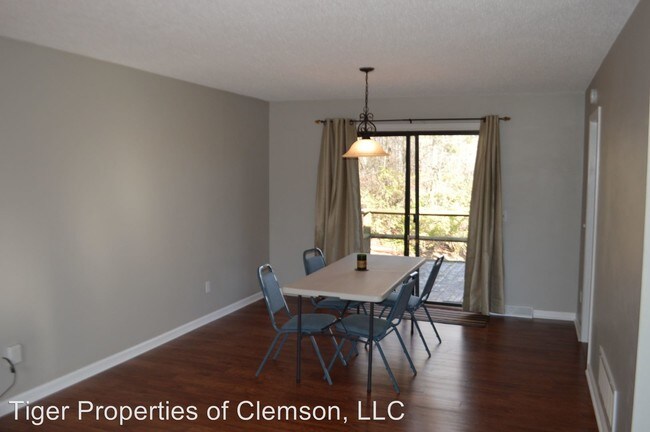 Building Photo - 3 br, 2 bath House - 720 Alpine Dr