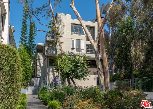 Foto del edificio - 11601 Montana Ave