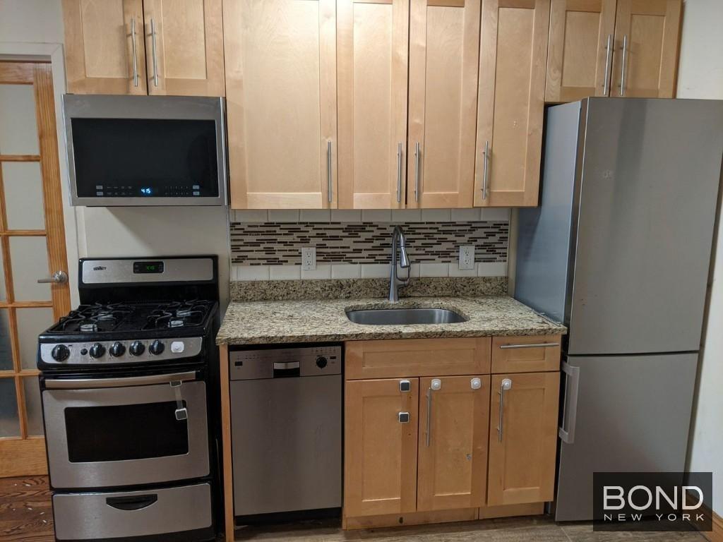 Foto principal - 621-623 Middle Neck Road
