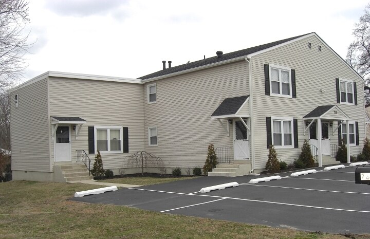 Primary Photo - 731 Graisbury Ave