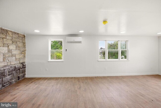 Building Photo - 6012 Ridge Ave