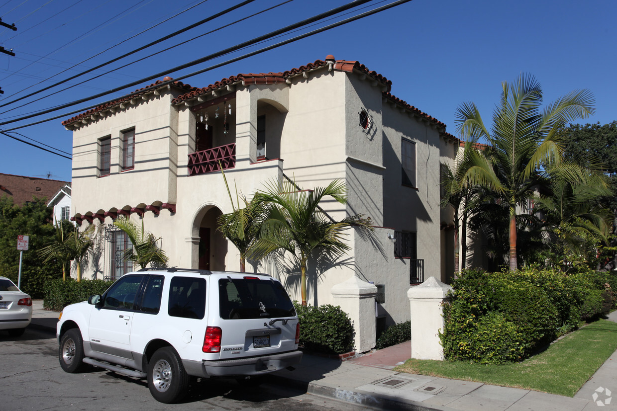 Foto del edificio - 3901 E 10th St