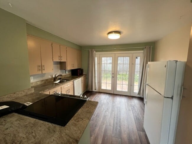 Building Photo - 2 bedroom 1 bath home