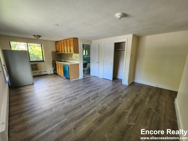 Building Photo - 15 Chester St