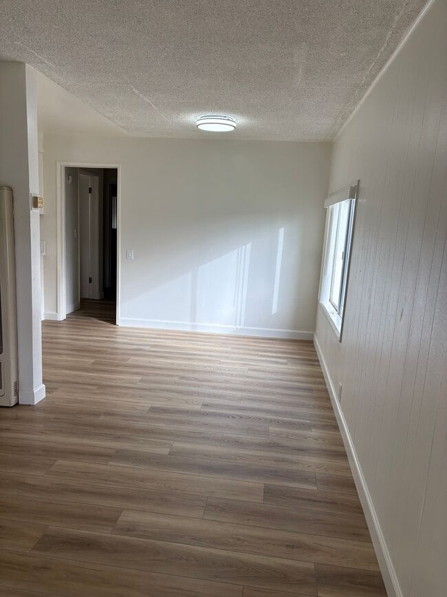 Building Photo - Charming 2bed 1 bath home for rent now. !!!!