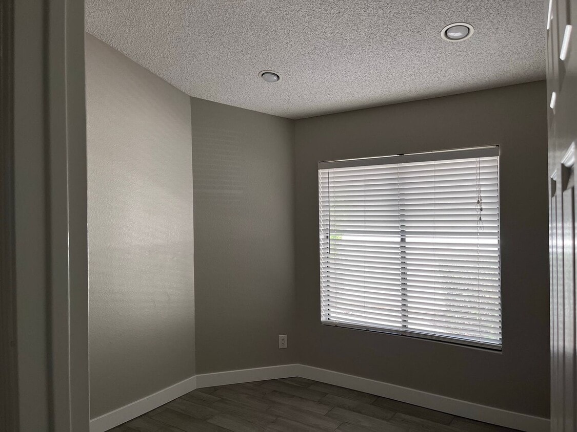 MOVE IN SPECIALS!! Lovely 3BD-2BA Gilbert... - MOVE IN SPECIALS!!  Lovely 3BD-2BA Gilbert...