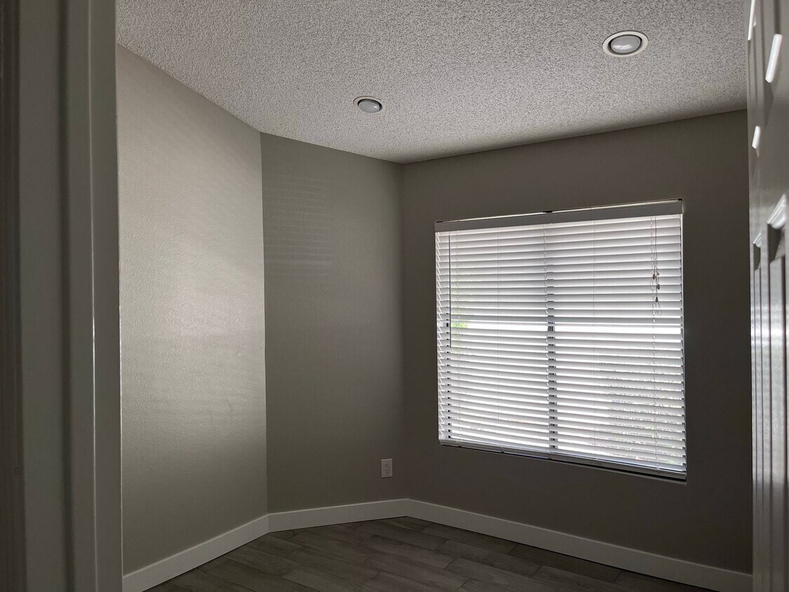 MOVE IN SPECIALS!! Lovely 3BD-2BA Gilbert... - MOVE IN SPECIALS!!  Lovely 3BD-2BA Gilbert...