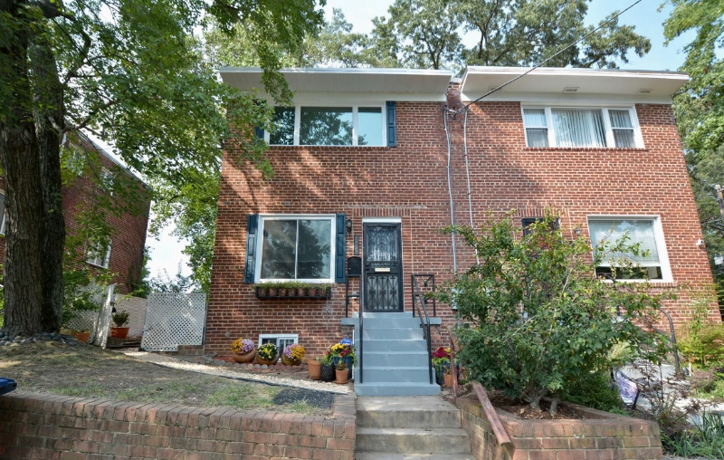 Foto principal - 4038 D St SE