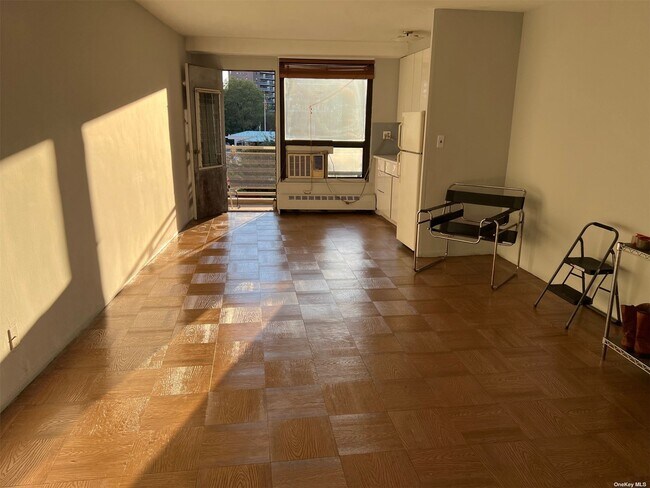 Building Photo - 61-35-61-98 98th St