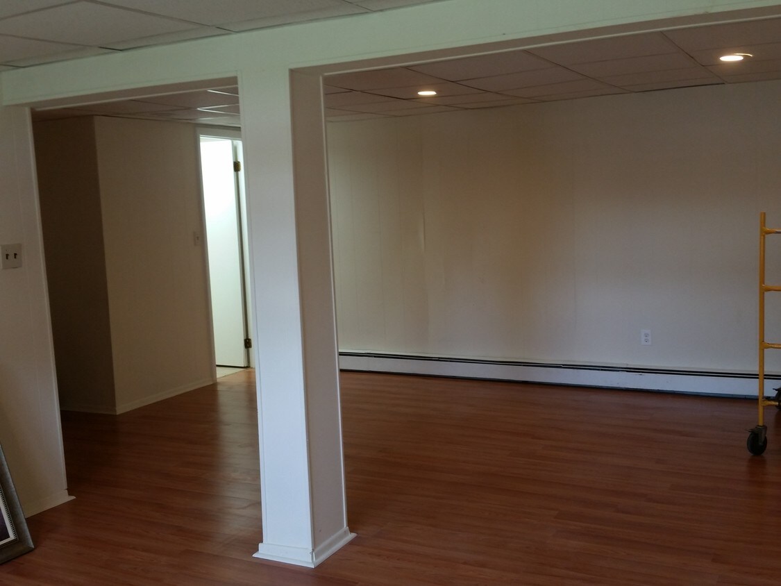Primary Photo - 5 Barton Ln