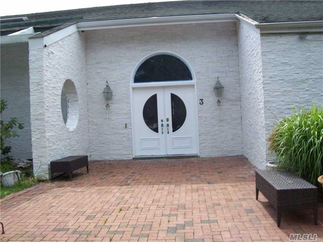 Building Photo - 3 Talon Way