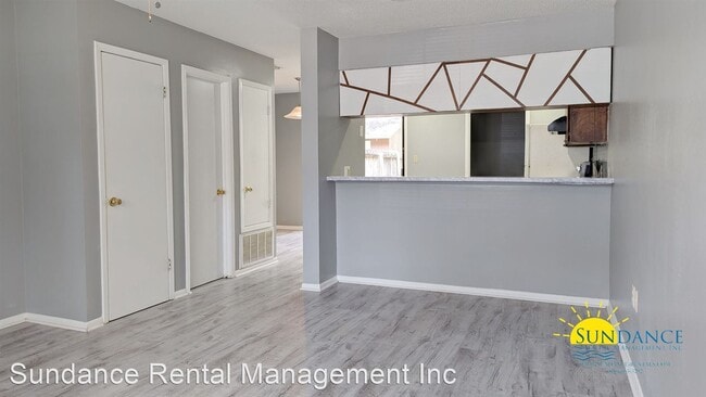 Building Photo - 2 br, 1.5 bath House - 217 Oak Street SE U...