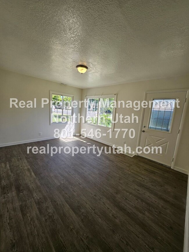 Foto del edificio - Charming 2-bedroom Home in Layton Now Avai...