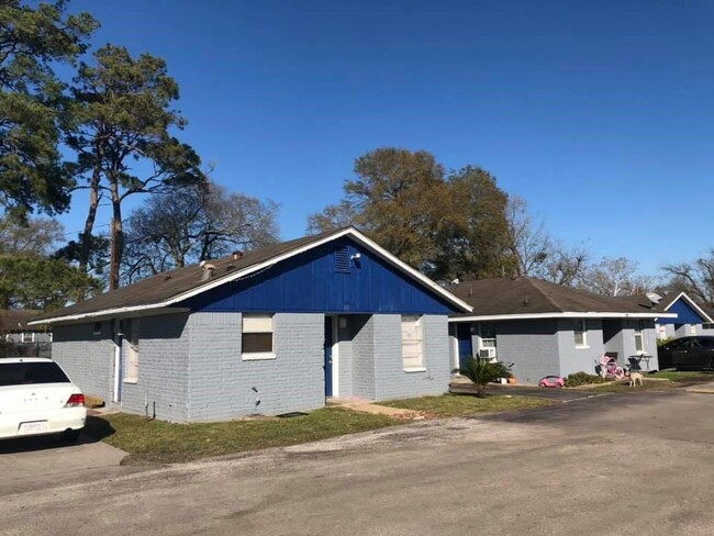 Building Photo - 4403 Tampico St
