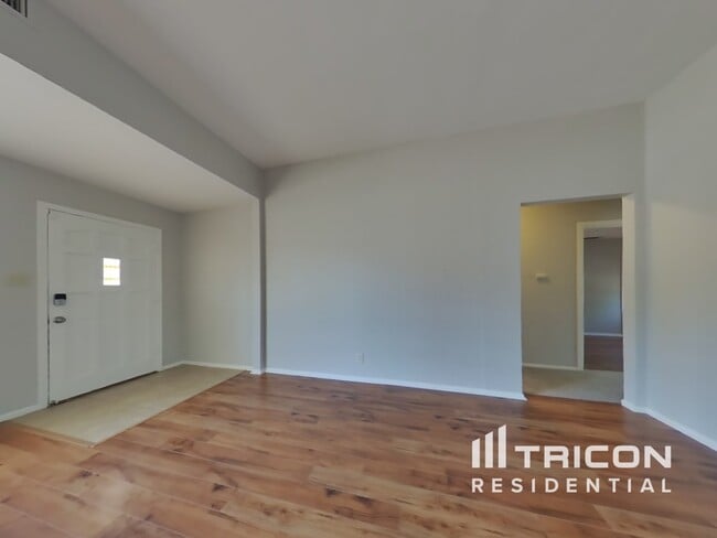 Foto del edificio - 107 Johnson Ave