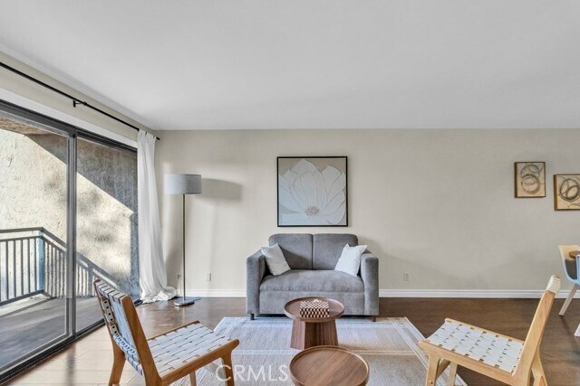 Foto del edificio - 4499 Via Marisol Via