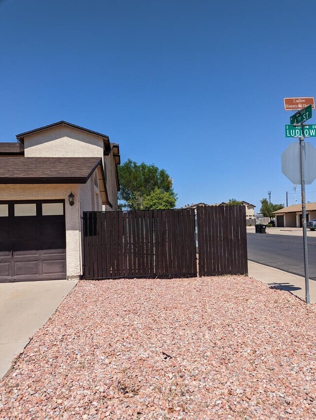Foto del edificio - 306 E Ludlow Dr