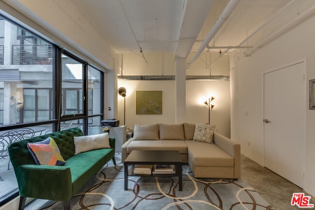 Foto del edificio - 1100 S Grand Ave