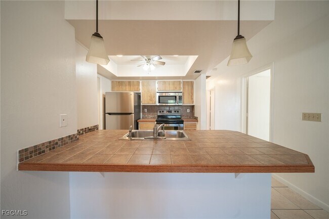 Foto del edificio - 2825 SW Santa Barbara Pl