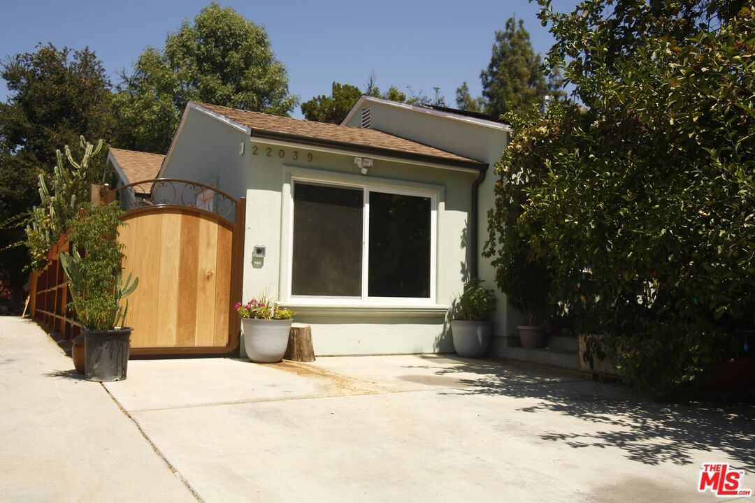 22039 Schoolcraft St, Los Angeles, CA 91303 House Rental in Los