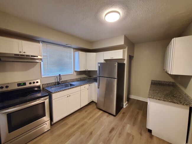 Kitchen - 2806 Hoover Ave