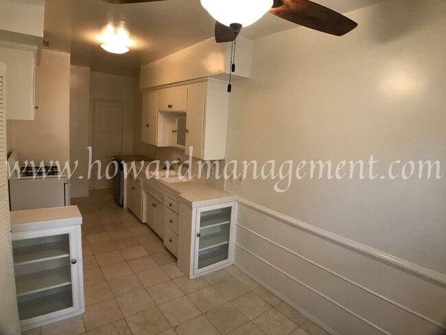 Building Photo - 9008 Burton Way