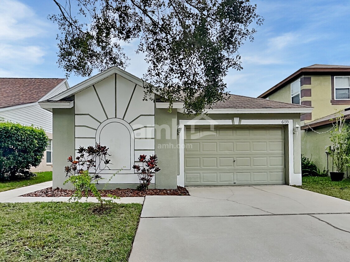 Foto principal - 6133 Skylarkcrest Drive