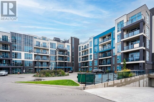 Building Photo - 10 Concord Pl